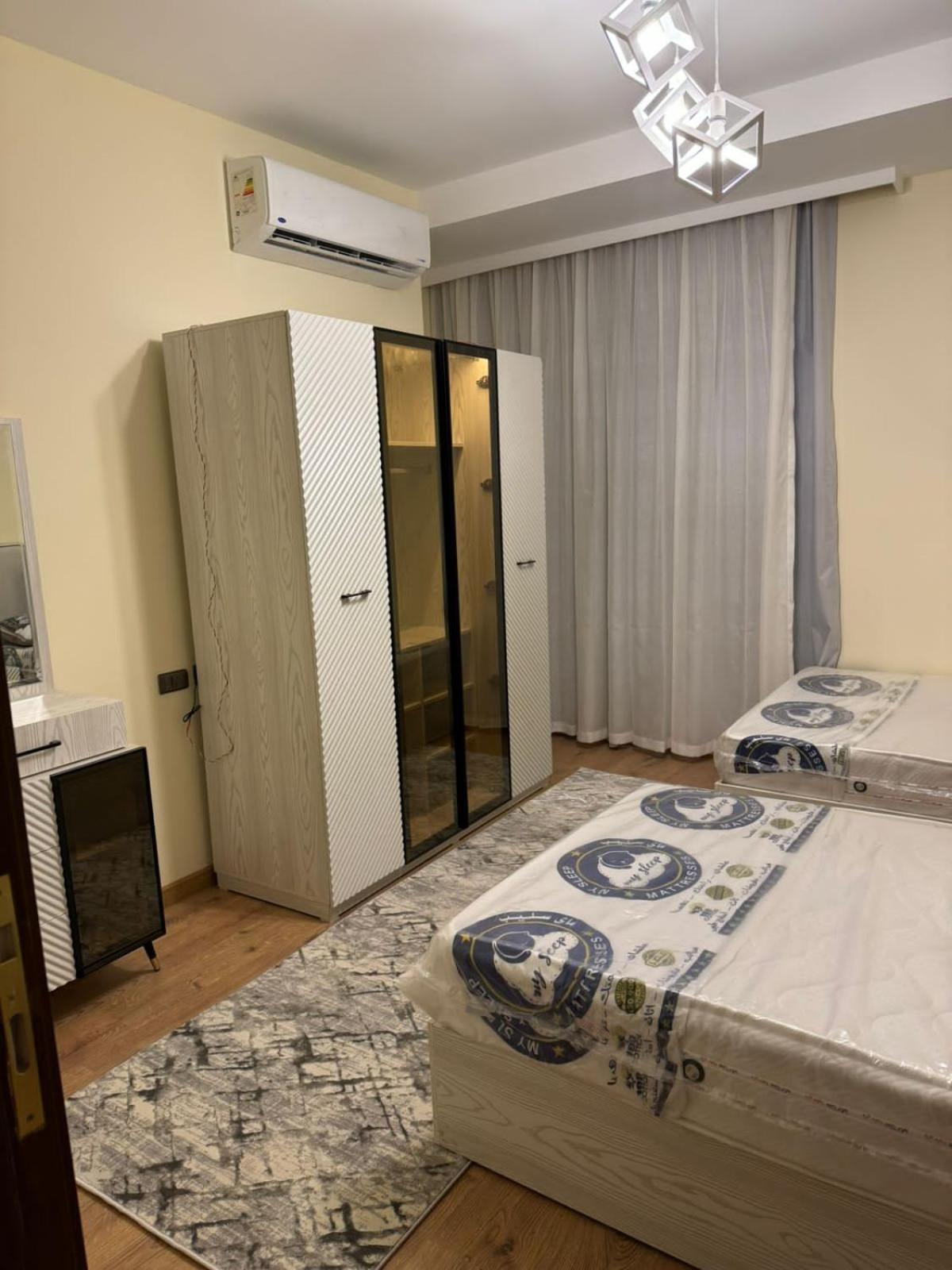 Luxury In Eastown Apartment *