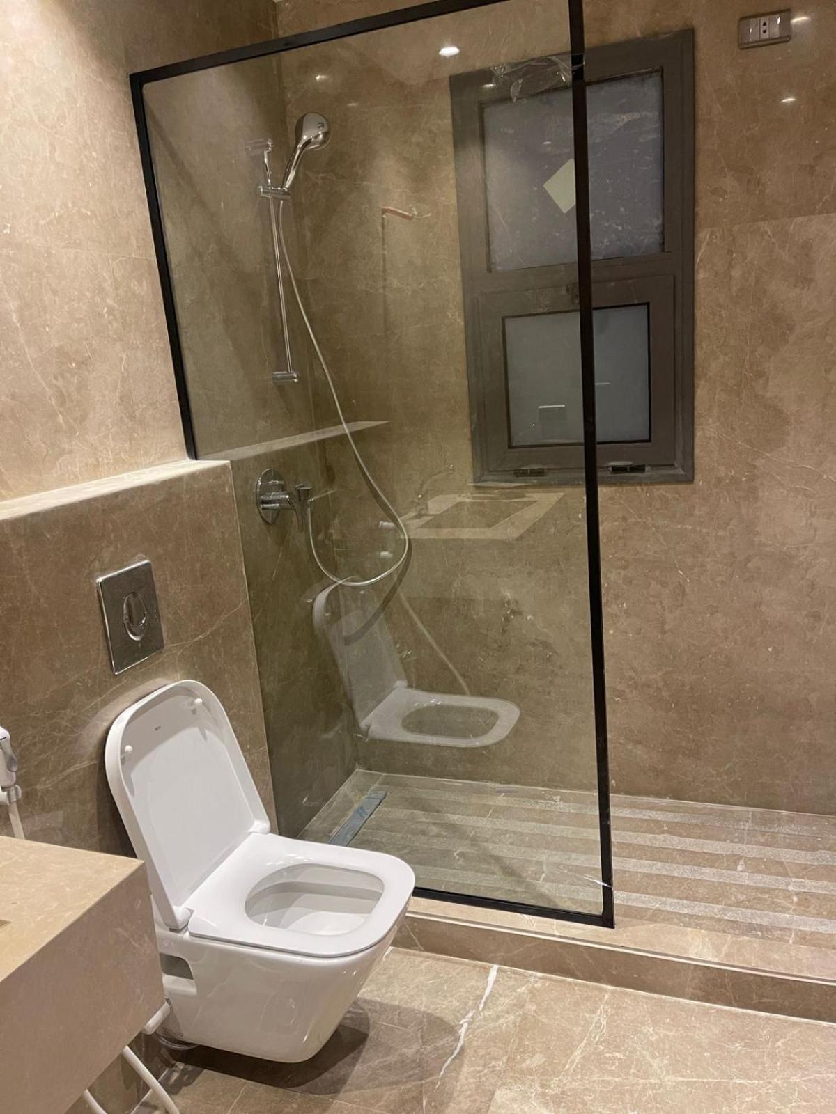 Luxury In Eastown Apartment